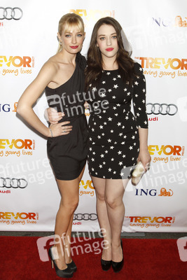 Beth Behrs, Kat Dennings