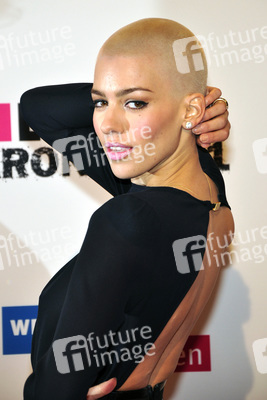 Alina Süggeler (Frida Gold)