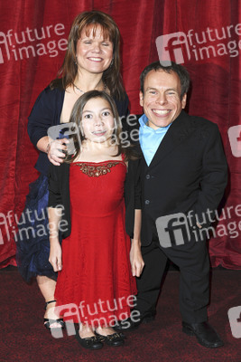 Warwick Davis mit Familie