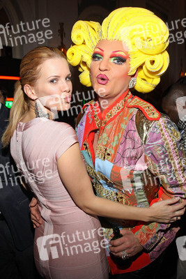 Monica Ivancan, Olivia Jones