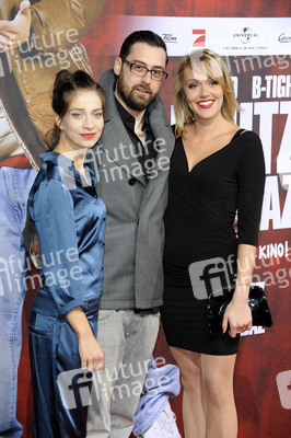 Claudia Eisinger, Sido, Alwara Höfels