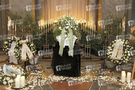 Sarg mit Johannes Heesters