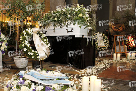 Sarg mit Johannes Heesters