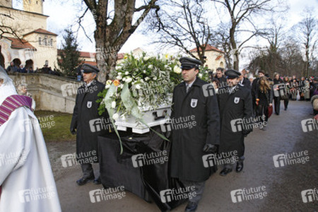 Sarg mit Johannes Heesters