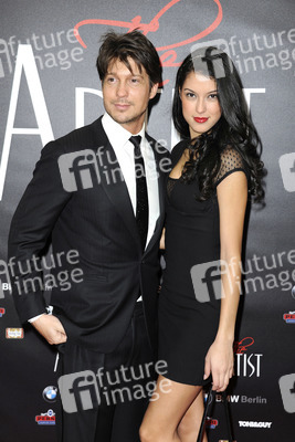 Sebastian Deyle, Rebecca Mir