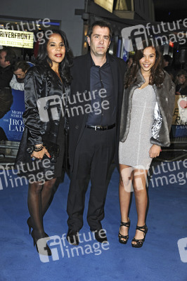 Damian Jones mit Begleitung