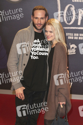 Lee Rychter mit Freundin Leonie Jung