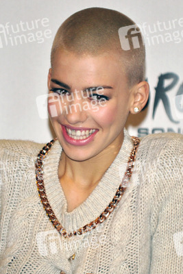 Alina Süggeler (Frida Gold)