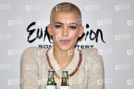 Alina Süggeler (Frida Gold)