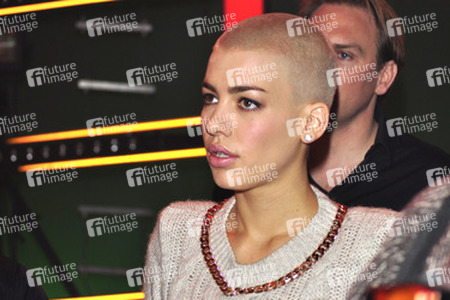 Alina Süggeler (Frida Gold)