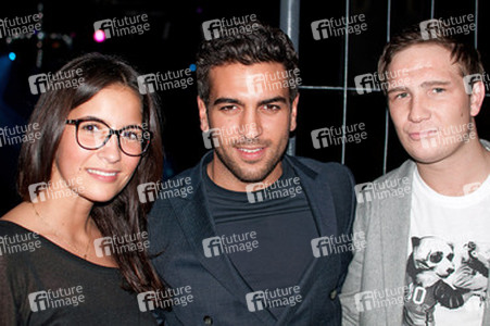 Elyas M'Barek mit Chrissa Karazis, Frederick Lau