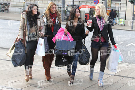 Selina Herrero, Ronja Hilbig, Gabriella 'Gabby' De Almeida Rinne, Leonore 'Leo' Bartsch (Queensberry)