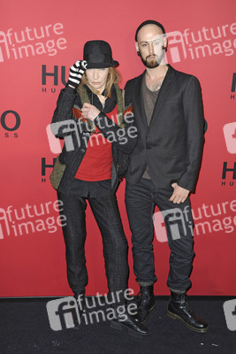 Veruschka Gräfin von Lehndorff mit Begleitung