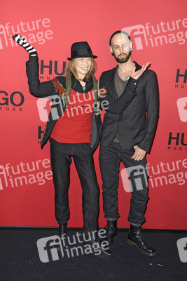 Veruschka Gräfin von Lehndorff mit Begleitung