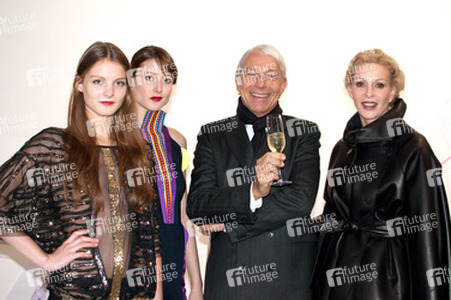 Jo Groebel mit Gattin Gritt Weis und Models