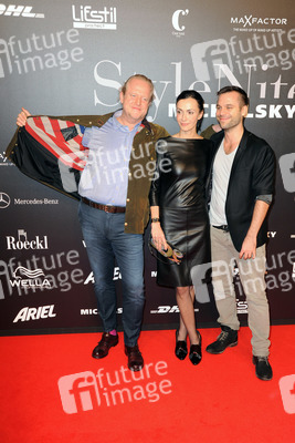 Ole Tillmann mit Gattin Anita Tillmann und Gast