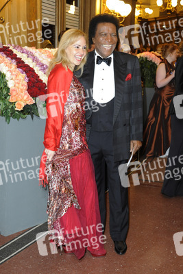 Roberto Blanco mit Freundin Luzandra Strassburg