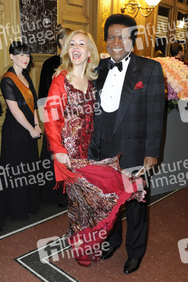 Roberto Blanco mit Freundin Luzandra Strassburg