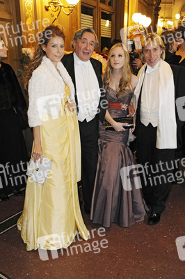 Richard Lugner mit Anastasia Sokol und Tochter Jacqueline Lugner mit Freund Helmut Werner