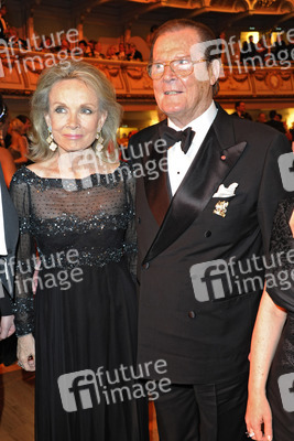 Roger Moore mit Gattin Kristina Tholstrup