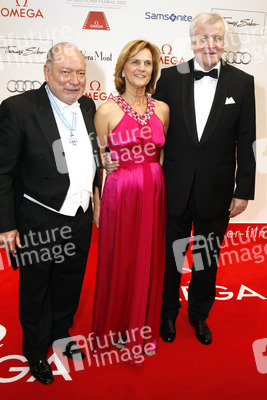 Horst Seehofer mit Gattin Karin und Gast