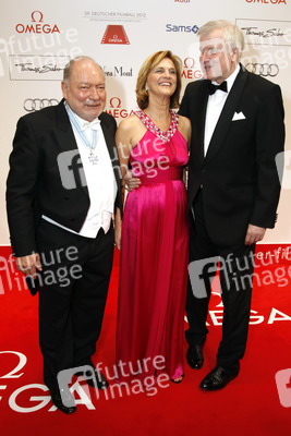 Horst Seehofer mit Gattin Karin und Gast