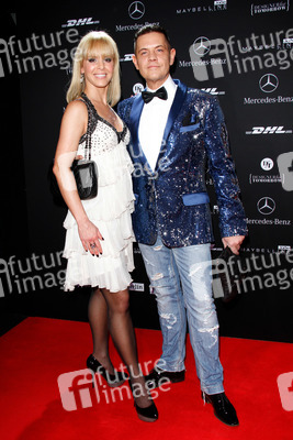 Isabel Edvardsson mit Begleitung