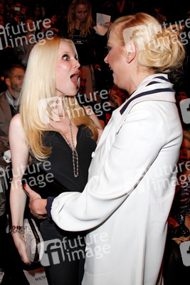 Mirja du Mont, Jenny Elvers-Elbertzhagen