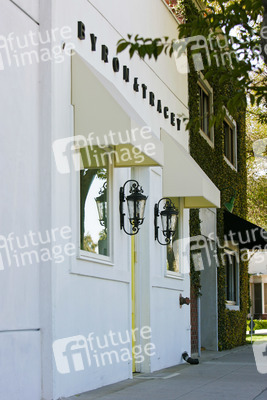 Byron & Tracey Salon