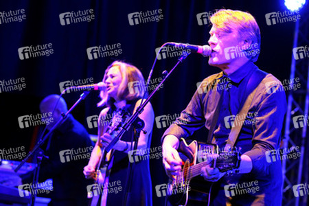 Carla Torgerson, Chris Eckman (The Walkabouts)