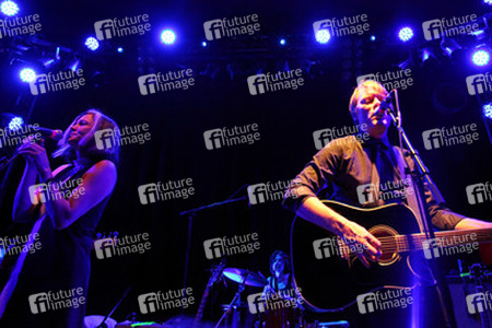 Carla Torgerson, Terri Moeller, Chris Eckman (The Walkabouts)