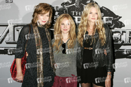 Milla Jovovich, Juno Temple, Gabriella Wilde