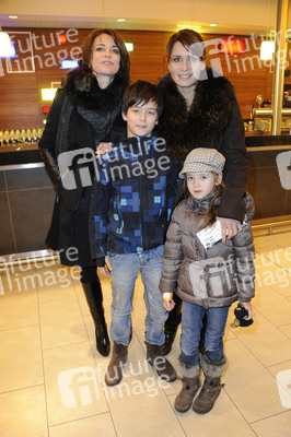 Gerit Kling und Anja Kling mit den Kindern Tano und Alea