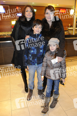 Gerit Kling und Anja Kling mit den Kindern Tano und Alea