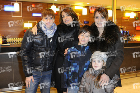Gerit Kling und Anja Kling mit den Kindern Leon, Tano und Alea