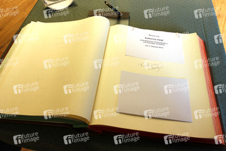 Katherine Heigls Unterschrift im Goldenen Buch der Stadt Esslingen