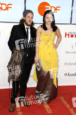 Cosma Shiva Hagen mit Begleitung