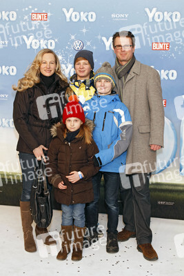 Constanze Hausmann mit Ehemann Jürgen Hausmann mit ihren Kindern Johannes, Benedict und Theres