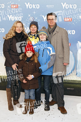 Constanze Hausmann mit Ehemann Jürgen Hausmann mit ihren Kindern Johannes, Benedict und Theres