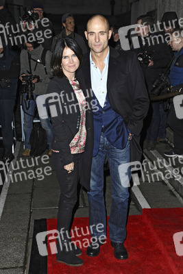 Mark Strong mit Gattin