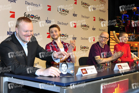 Stefan Raab, Roman Lob, Thomas D (DoeFantastischen Vier), Alina Süggeler (Firda Gold)