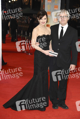 Elizabeth McGovern mit Begleitung