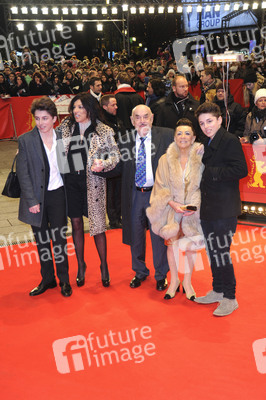 Artur Brauner mit Gattin Maria, Tochter Alice Enkel Ben und David