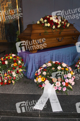 Sarg mit Edgar Bessen