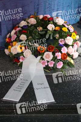 Trauerkränze für Edgar Bessen