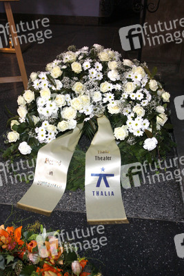 Trauerkränze für Edgar Bessen