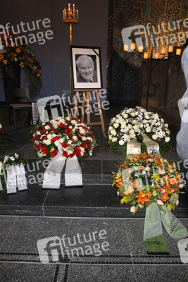 Trauerkränze für Edgar Bessen