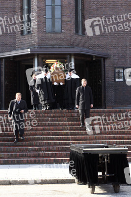 Sarg mit Edgar Bessen