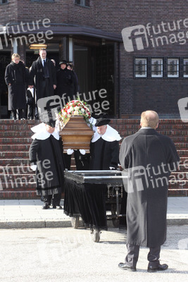 Sarg mit Edgar Bessen