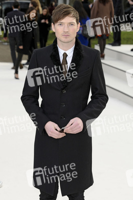 Dan Gillespie Sells (The Feeling)